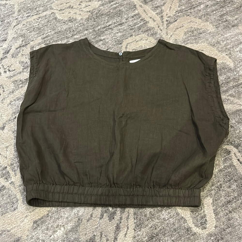 Olive green “Haylie” linen crop by Velvet